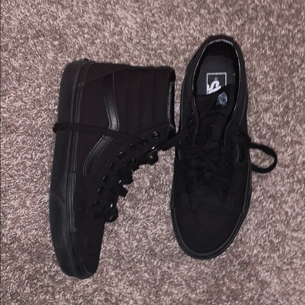 Men’s all black vans